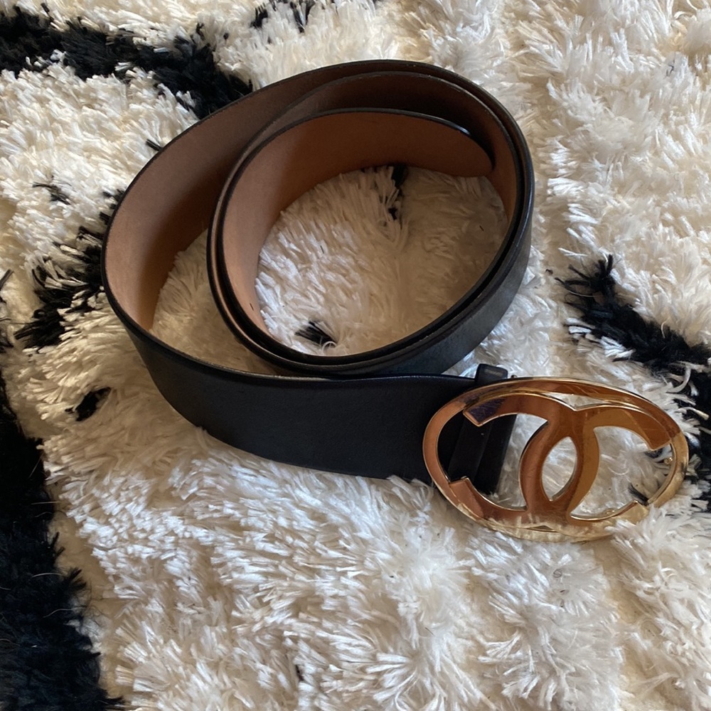 Chanel vintage Leather CC Logo Belt - Picture 2 of 7